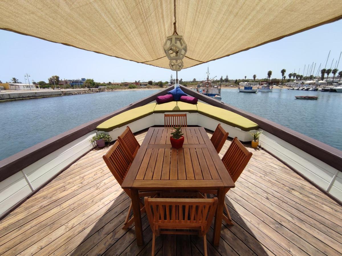 Pillirina House-Boat Hotel Marzamemi Bagian luar foto
