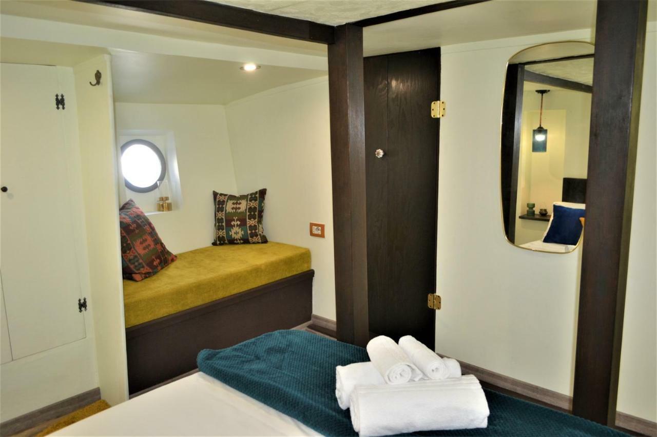 Pillirina House-Boat Hotel Marzamemi Bagian luar foto
